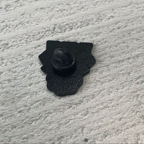 BLM Unity Fists Enamel Pin/ Brooch Lapel - Picture 5 of 6